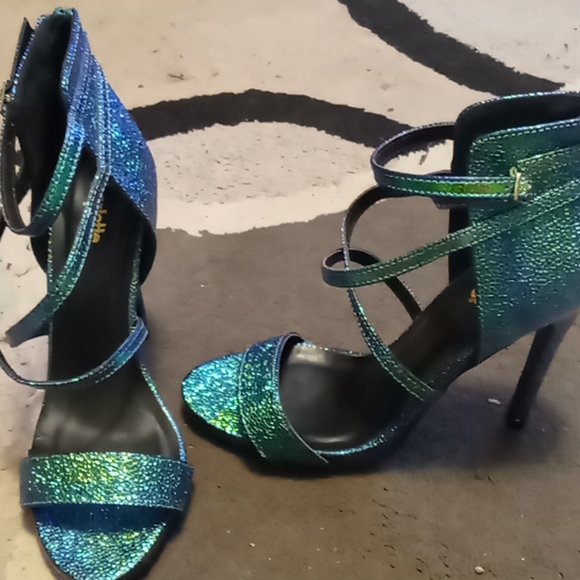 Shoes - Picture 4 of 4